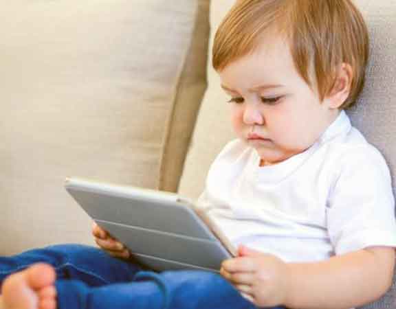 child-veiwing-tablet